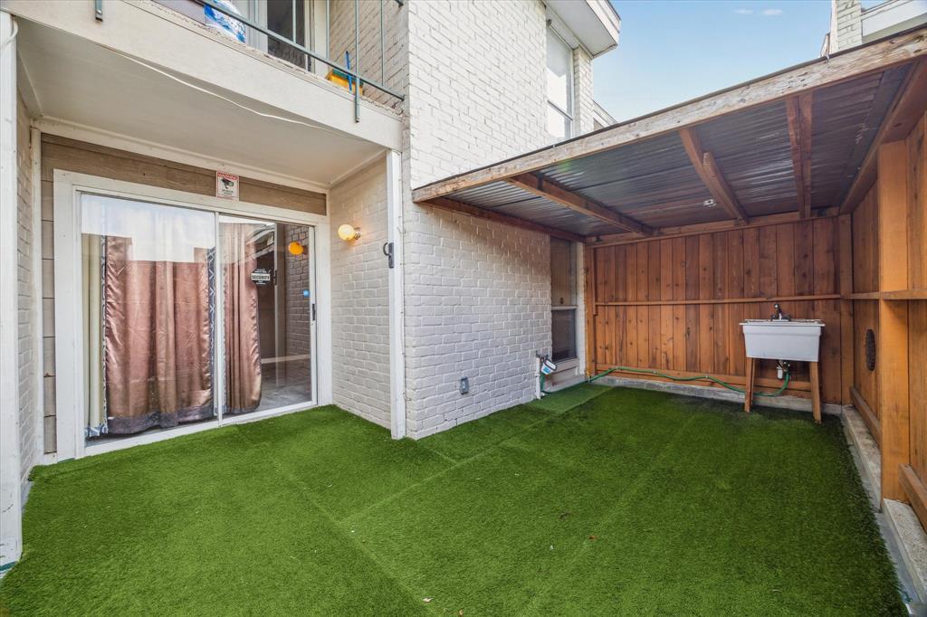 1950 Spenwick Dr in Houston, TX - Building Photo
