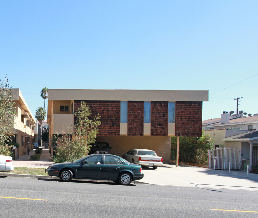 558 E Magnolia Blvd in Burbank, CA - Building Photo