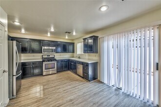 949 Medina De Leon Ave in Henderson, NV - Building Photo - Building Photo