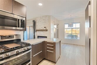 8724 Red Rio Dr, Unit 103 in Las Vegas, NV - Building Photo - Building Photo