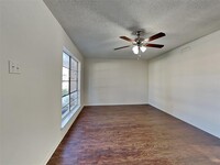 3107 Emily Dr in Mesquite, TX - Foto de edificio - Building Photo