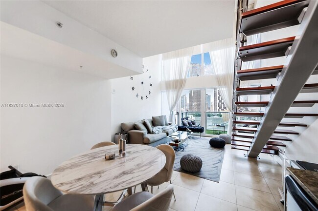 41 SE 5th St, Unit 1303 in Miami, FL - Foto de edificio - Building Photo