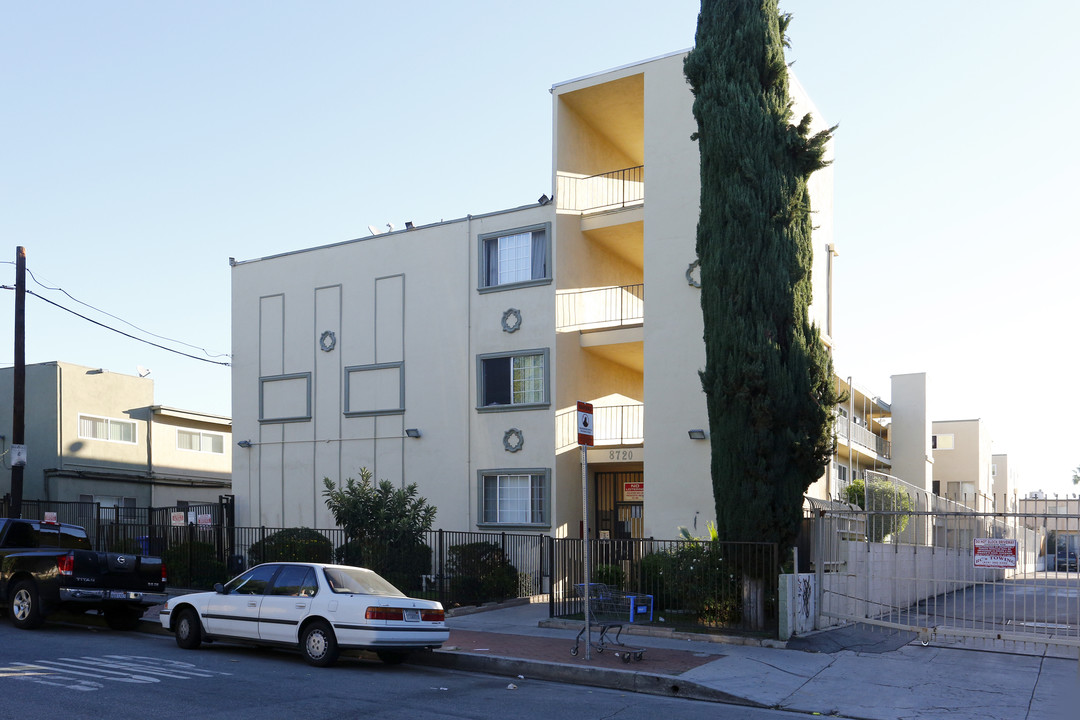 Orion Towers in Sepulveda, CA - Building Photo