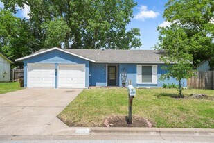 2004 Greenhill Dr in Round Rock, TX - Building Photo