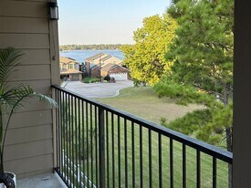 17570 Hwy 105 W in Montgomery, TX - Building Photo