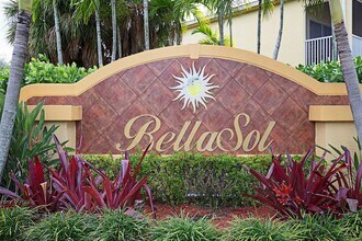 4117 Bellasol Cir in Ft. Myers, FL - Foto de edificio - Building Photo