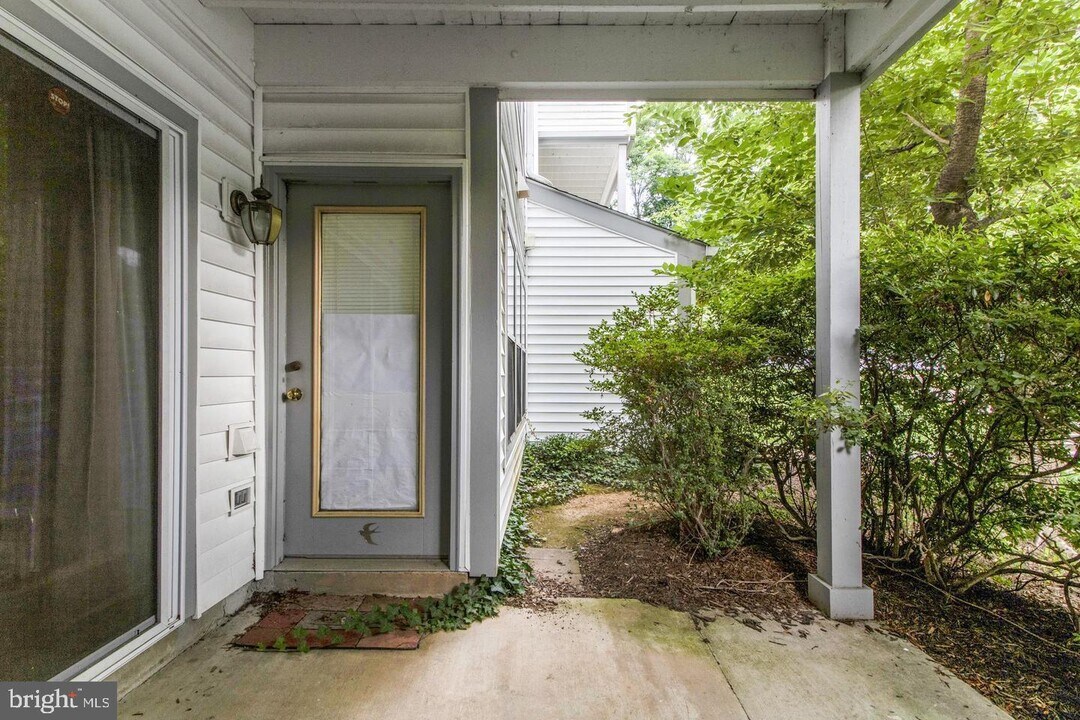 7705 Lafayette Forest Dr in Annandale, VA - Building Photo