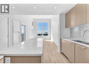 110 17th Street E in North Vancouver, BC - Building Photo - Building Photo