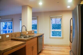 319 Summit Ave E in Seattle, WA - Building Photo - Building Photo