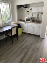 451 S La Peer Dr in Beverly Hills, CA - Building Photo