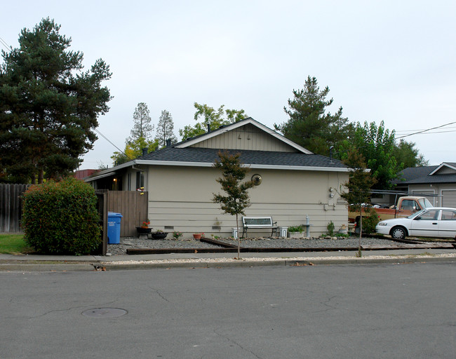 1137 Butte Ct in Santa Rosa, CA - Building Photo - Building Photo