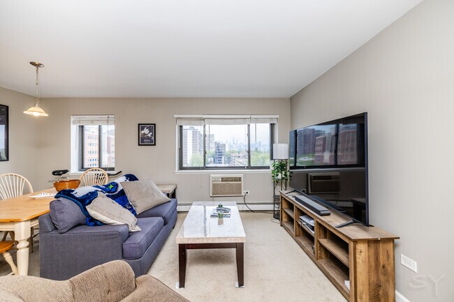 607 W Wrightwood Ave, Unit 814 in Chicago, IL - Foto de edificio - Building Photo