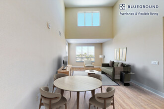 7400 Center Ave in Huntington Beach, CA - Foto de edificio - Building Photo