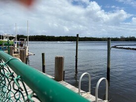 689 NE 6th Ct in Boynton Beach, FL - Building Photo