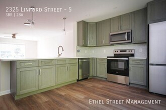 2325 Linford St in Bethlehem, PA - Foto de edificio - Building Photo