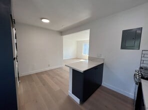 2714 Queen St, Unit 4 in Los Angeles, CA - Building Photo - Building Photo