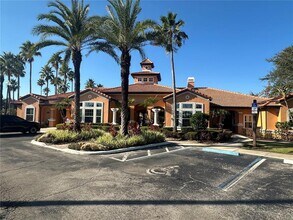 5463 Vineland Rd in Orlando, FL - Building Photo - Building Photo