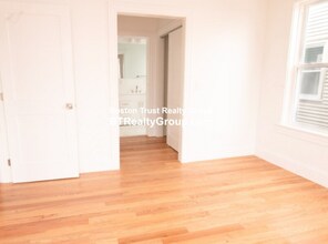8 Brookside Ave, Unit 1 in Boston, MA - Building Photo - Building Photo