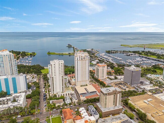 300 Beach Dr NE in St. Petersburg, FL - Building Photo - Building Photo