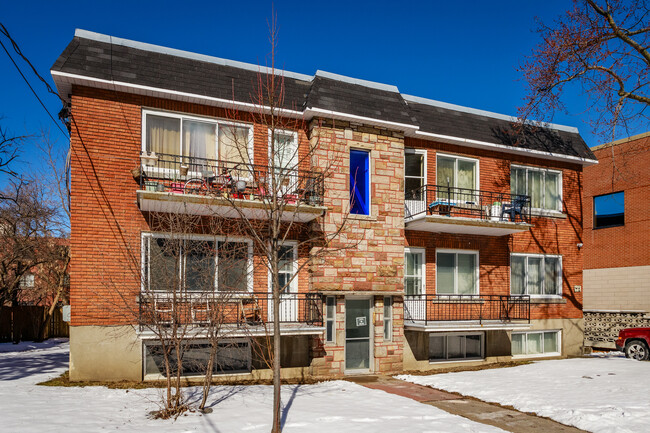 3719 Édouard-Montpetit Boul in Montréal, QC - Building Photo - Building Photo