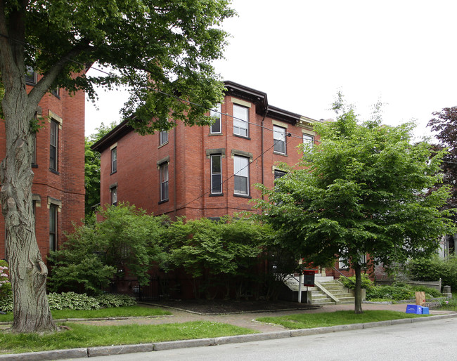 64-66 Deering St in Portland, ME - Foto de edificio - Building Photo