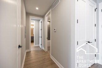 2354 W Polk St, Unit 302 in Chicago, IL - Building Photo - Building Photo