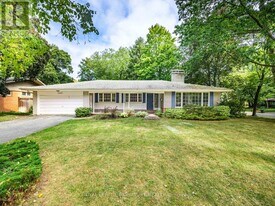 1447 Merrow Rd in Mississauga, ON - Building Photo