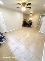 1230 Shadowdale Dr in Houston, TX - Building Photo