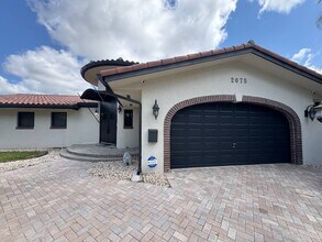 2075 Ixora Rd in North Miami, FL - Building Photo - Building Photo