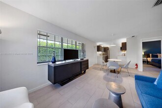 707 NE 22nd Dr in Wilton Manors, FL - Building Photo - Building Photo