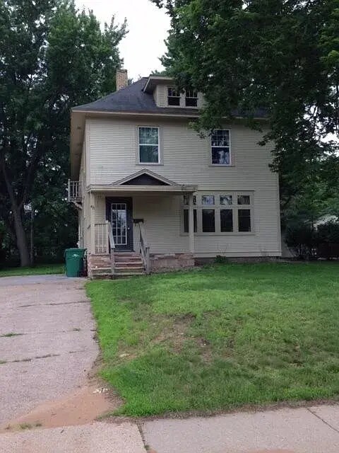 433 Jefferson St, Unit Both in Eau Claire, WI - Foto de edificio