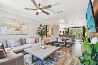 3174 Bayshore Oaks Dr in Tampa, FL - Building Photo - Building Photo