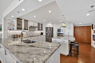 9960 S Ocean Dr in Jensen Beach, FL - Foto de edificio - Building Photo