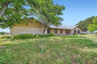 1850 Co Rd 105 in Hutto, TX - Building Photo - Building Photo