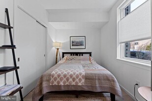 312 Poplar St in Philadelphia, PA - Building Photo