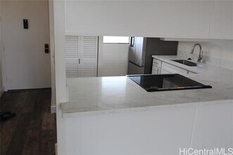 1128 Ala Napunani St in Honolulu, HI - Building Photo - Building Photo