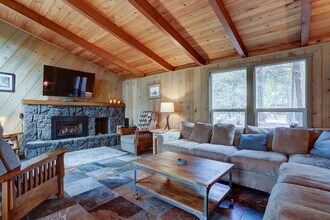 57314 Approach Ln in Sunriver, OR - Building Photo - Building Photo