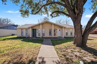 7700 Mary Dr in North Richland Hills, TX - Foto de edificio - Building Photo