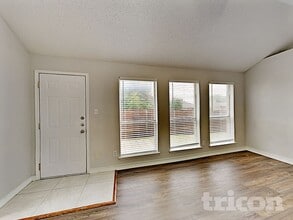 7032 Rovato Dr in Arlington, TX - Foto de edificio - Building Photo