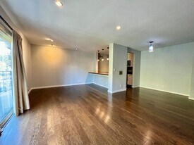 141 S Clark Dr in West Hollywood, CA - Building Photo