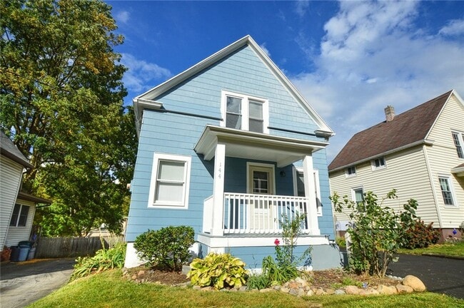 144 Parce Ave in Fairport, NY - Foto de edificio - Building Photo