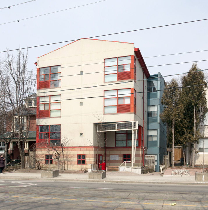 1480 Queen St E in Toronto, ON - Building Photo