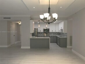 100 Andalusia Ave in Coral Gables, FL - Foto de edificio - Building Photo