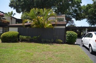 716 White Pine Tree Rd in Venice, FL - Building Photo