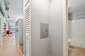 889 Date St in San Diego, CA - Building Photo - Building Photo