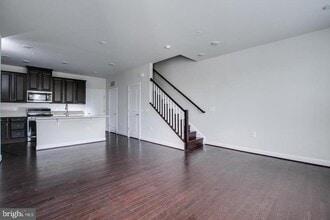 13382 Arrowbrook Centre Dr in Herndon, VA - Building Photo - Building Photo