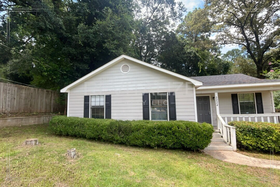5224 Colonial Cir N in Mobile, AL - Building Photo