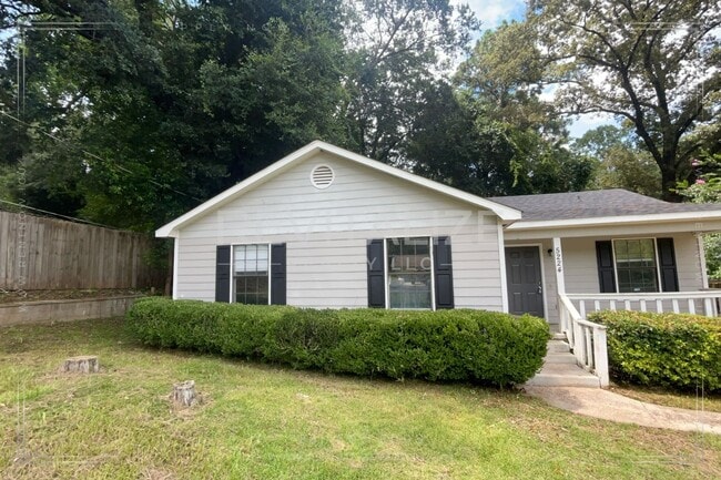 property at 5224 Colonial Cir N