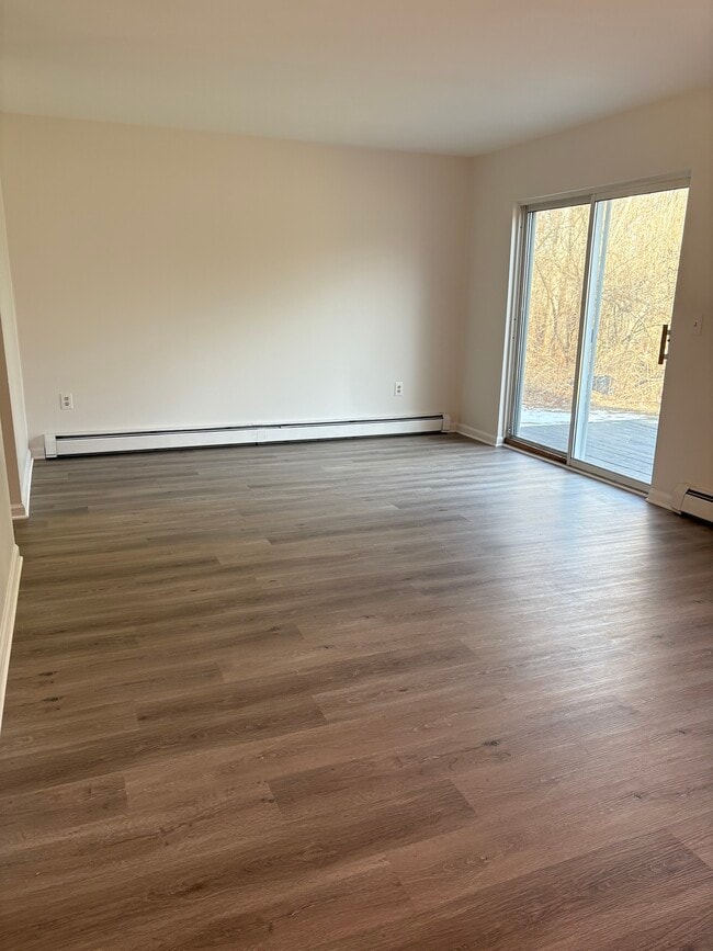 1552 NY-300, Unit 2 in Newburgh, NY - Building Photo - Building Photo
