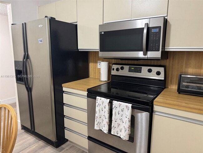 property at 2500 Parkview Dr